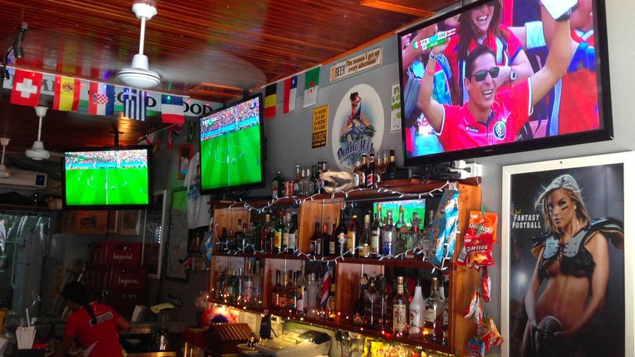 Where to watch American sports in Quepos?