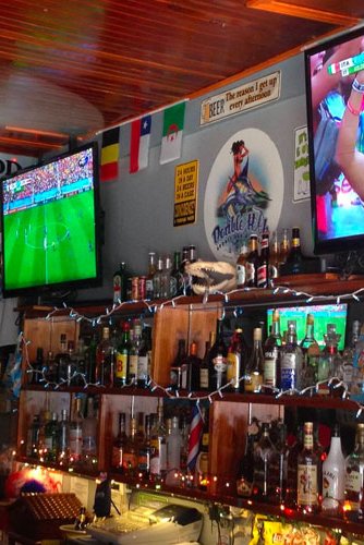 Where to watch American sports in Quepos?
