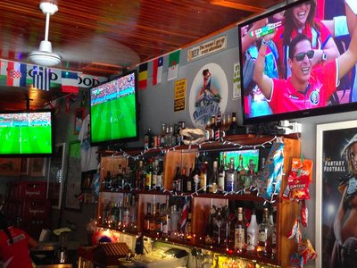 Where to watch American sports in Quepos?